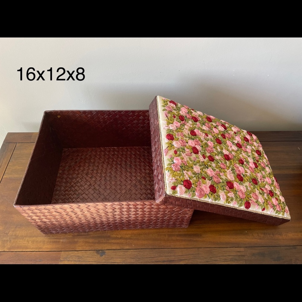 Silk embroidered box with pink roses on the lid